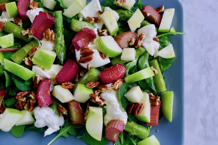 Salade met rabarber, asperges en burrata recept ~ minder koolhydraten, maximale smaak ~ www.con-serveert.nl