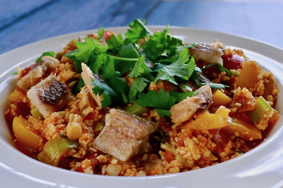 Spaanse bloemkoolrijst met sardines, koolhydraatarm recept ~ minder koolhydraten, maximale smaak ~ www.con-serveert.nl