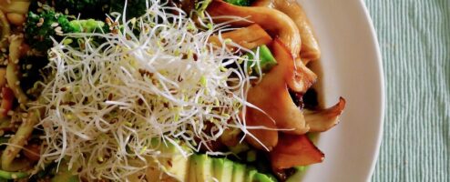 Groene salade met oesterzwam en tamarinde