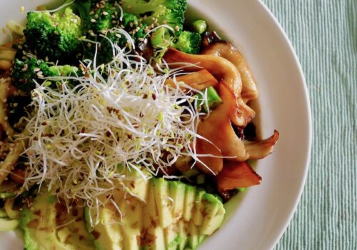 Aziatische groene salade met oesterzwam, koolhydraatarm recept - koolhydraatarm genieten begint bij con-serveert.nl