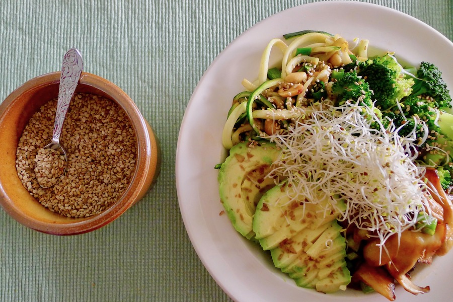 Aziatische groene salade met oesterzwam, koolhydraatarm recept - koolhydraatarm genieten begint bij con-serveert.nl