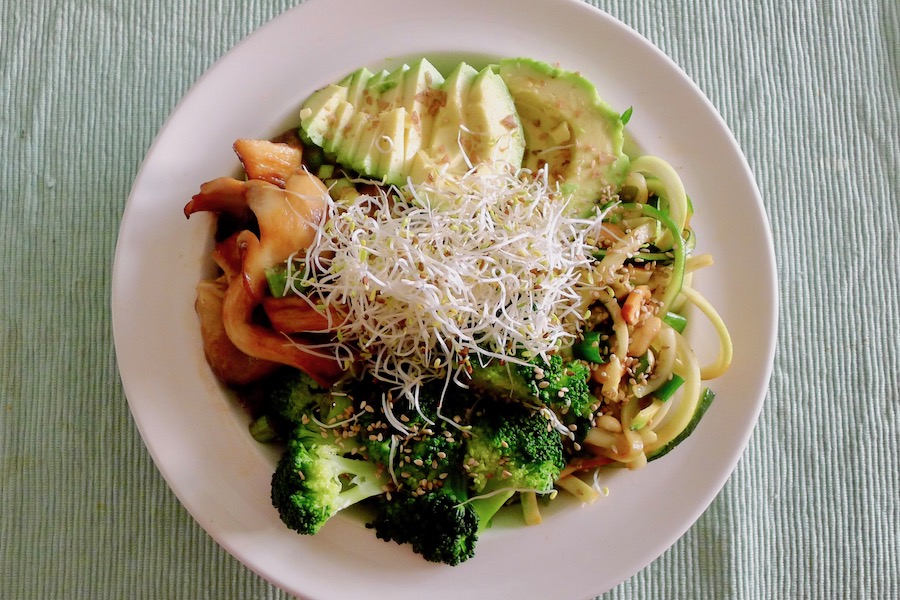 Aziatische groene salade met oesterzwam, koolhydraatarm recept - koolhydraatarm genieten begint bij con-serveert.nl