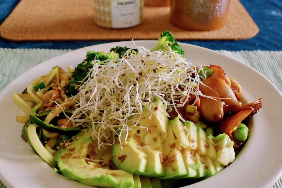 Aziatische groene salade met oesterzwam, koolhydraatarm recept - koolhydraatarm genieten begint bij con-serveert.nl