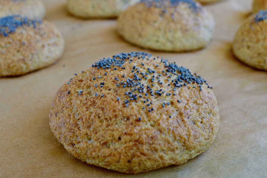 Keto maanzaadbroodjes recept - koolhydraatarm genieten begint bij Con-serveert.nl