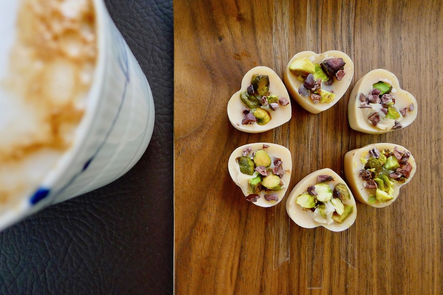 Pistache fat bombs met cacaonibs, keto recept - koolhydraatarm genieten begint bij con-serveert.nl