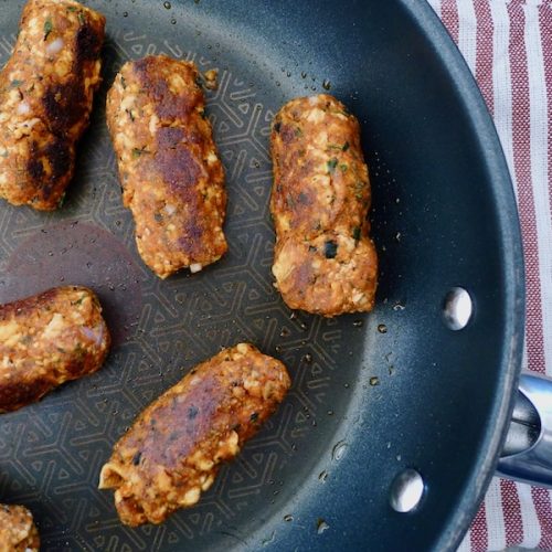 Tofu cevapcici, vegan Balkan worstjes, koolhydraatarm recept - lekker genieten begint bij Con-serveert.nl