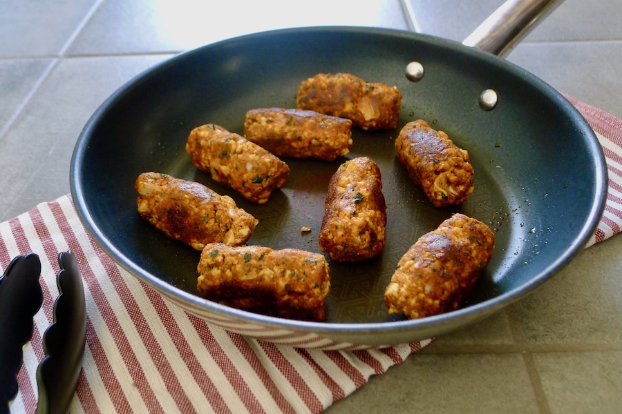 Tofu cevapcici, vegan Balkan worstjes, koolhydraatarm recept - lekker genieten begint bij Con-serveert.nl