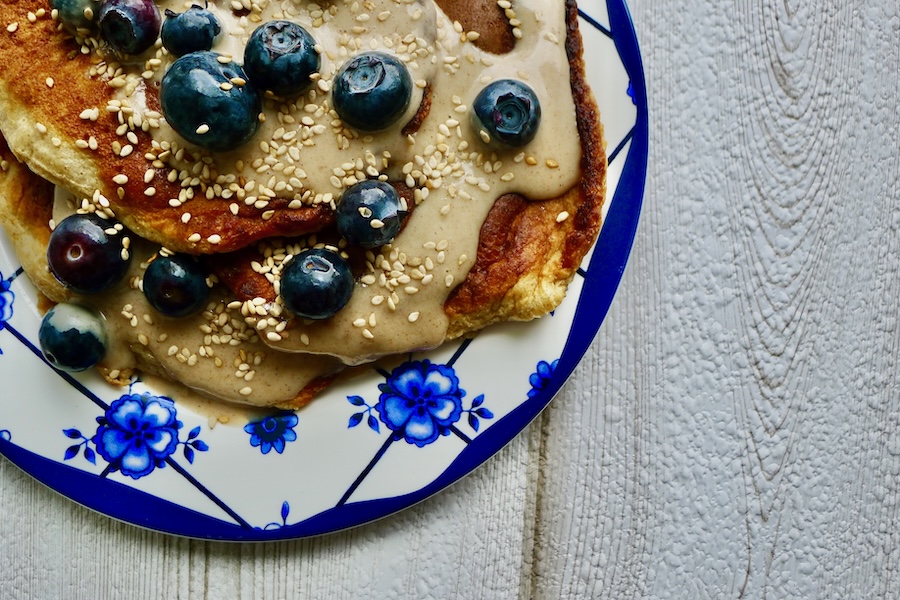 Tijgernoten pannenkoekjes met kaneel en tahin, koolhydraatarm recept - lekker genieten begint bij Con-serveert.nl